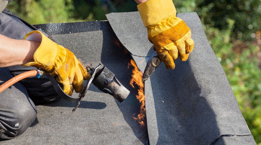 Professional gutter cleaning in Bailey, MS